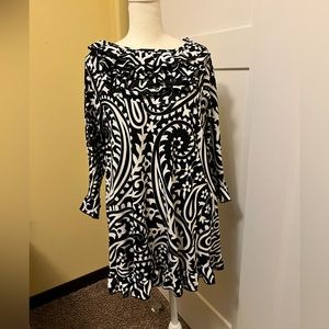 Nuggles b/w ruffle top